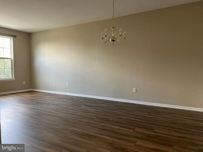 Building Photo - 147 Acorn Dr