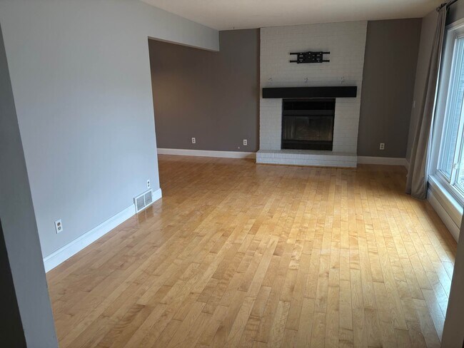 Foto del edificio - 7302 Gladstone Dr