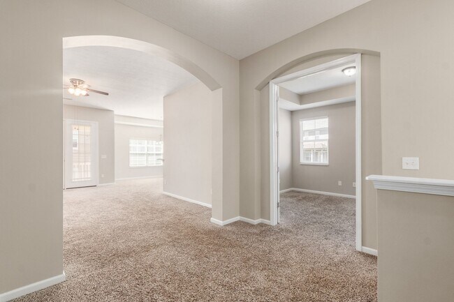 Foto del edificio - 560 Redwood Ln