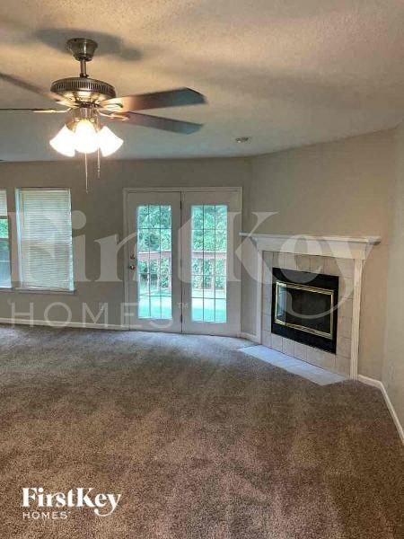 Foto del edificio - 5982 Redcliff N Ln