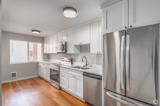 2BR, 1.5BA - 900SF - Kitchen - Mount Si Apartments