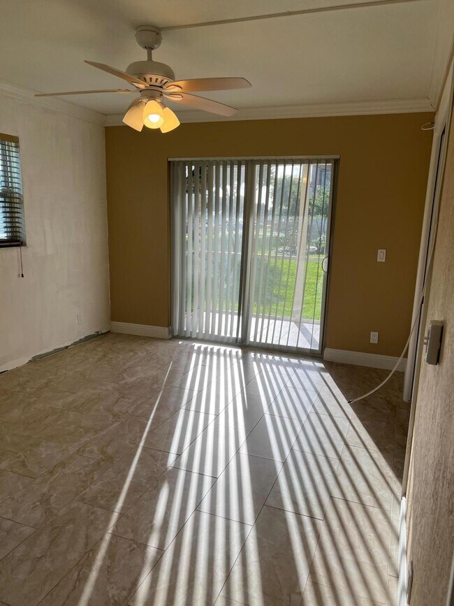 385 Piedmont J, Delray Beach, FL 33484 Condo for Rent in Delray Beach