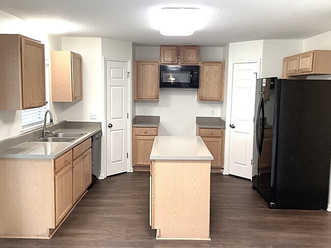 Building Photo - 209 King Arthur Ct