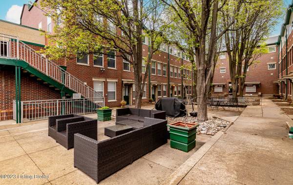 Foto del edificio - 941 Baxter Ave