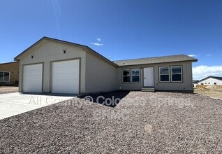Building Photo - 690 E Hahns Peak Ave
