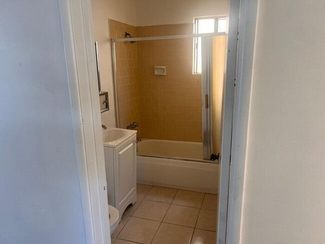 Foto del edificio - Updated 2 bed 2 bath Apartment for Rent Ma...