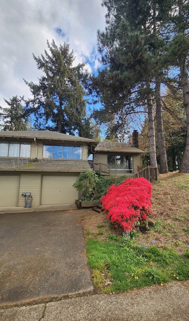 Building Photo - *1/2 OFF 1ST MONTH'S RENT PROMO* 3 BR Townhome- Wonderful Privacy Deck in Beaverton with 1 Car Ga...