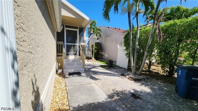 Foto del edificio - 6118 Montego Bay Loop