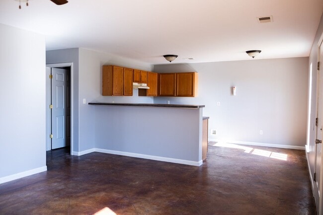 Building Photo - 100 Nikki Dr