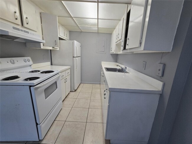 Building Photo - 405 SW 13th Pl