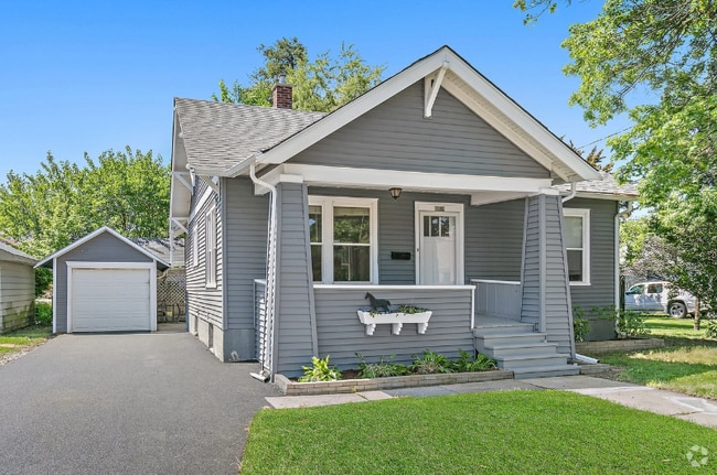Building Photo - 1059 Larkin Ave