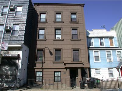 Old Building Photo - 583 Lorimer St