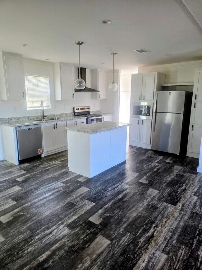 Foto del edificio - Brand-New Home Just Built 3 bedroom 2 bathroom almost 1500 SQFT