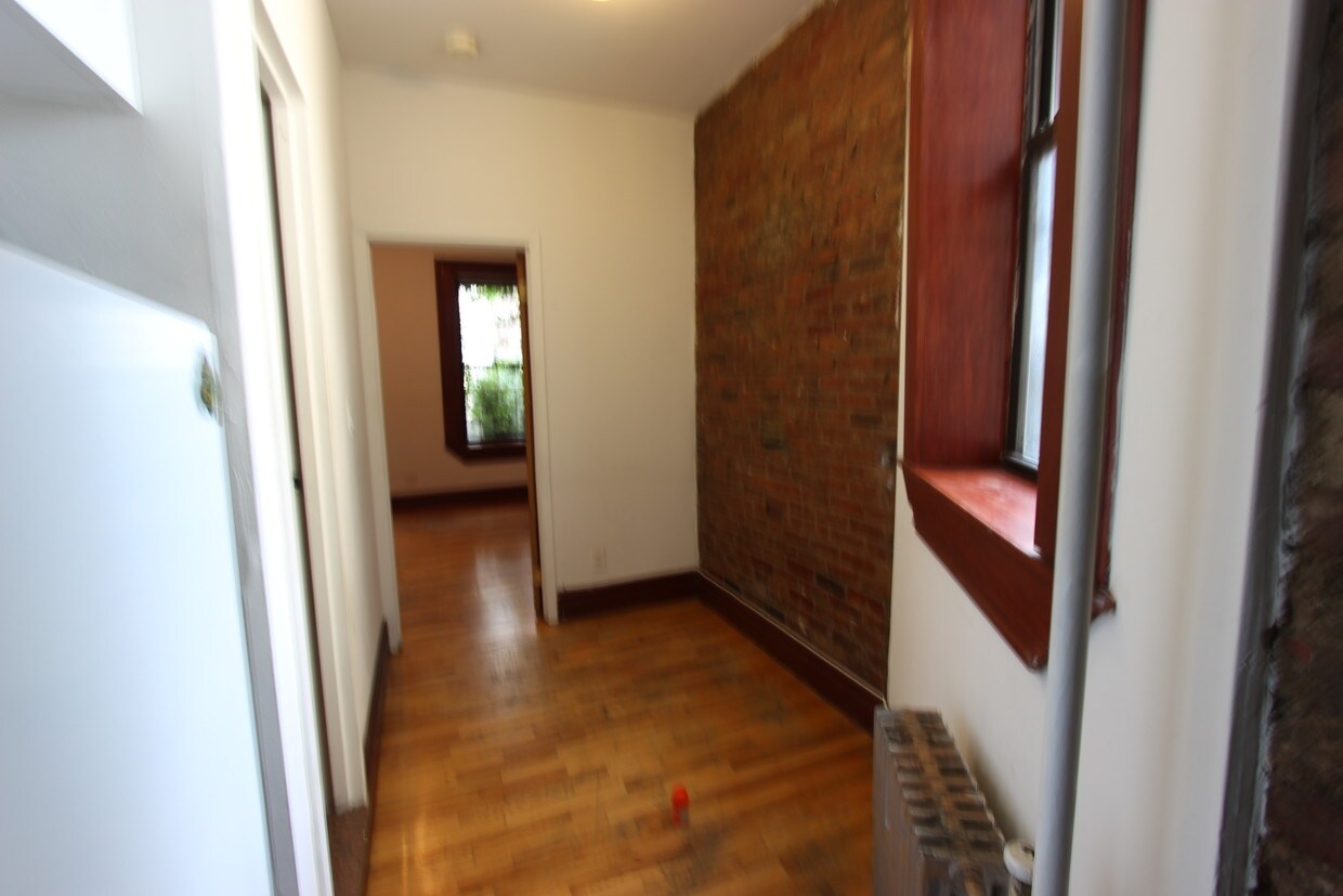 Foto del edificio - 336 E 5th St