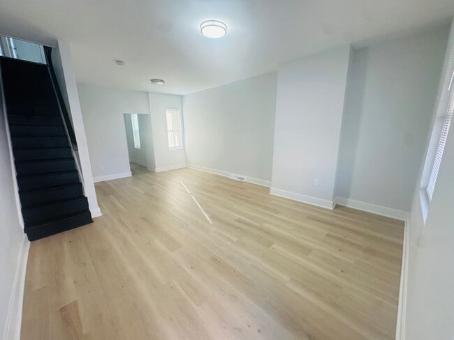 Foto del edificio - Renovated 4bd/1bth House with Rear yard!! ...
