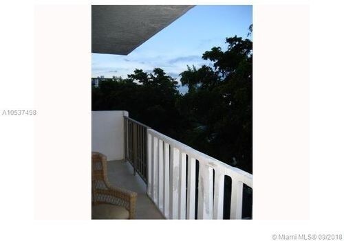 Foto del edificio - 1000 W Bay Harbor Dr