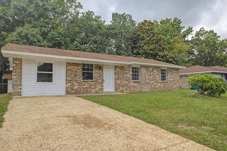 Building Photo - 108 Phylis Dr
