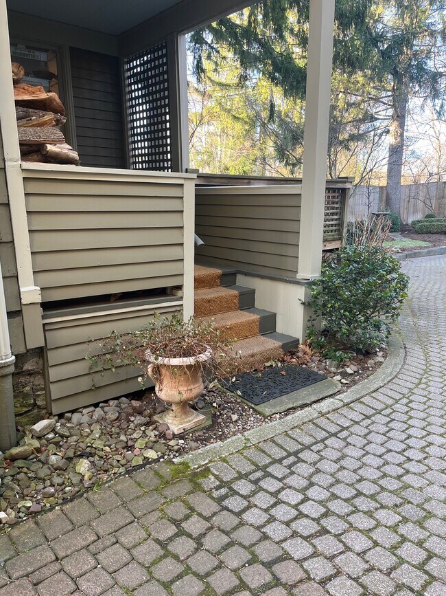 35 Hodge Ave Unit 3rd floor One Bedroom, Buffalo, NY 14222 Apartments