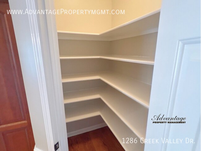 Building Photo - 1286 Creek Valley Dr