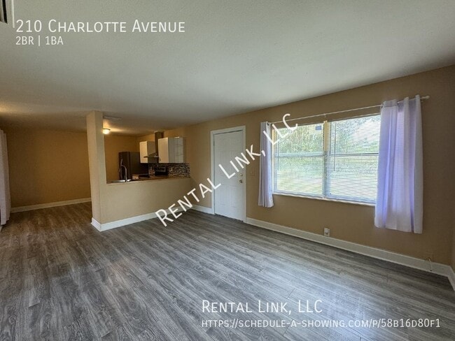 Building Photo - "Charming 2 Bed, 1 Bath Duplex in Fort Mye...