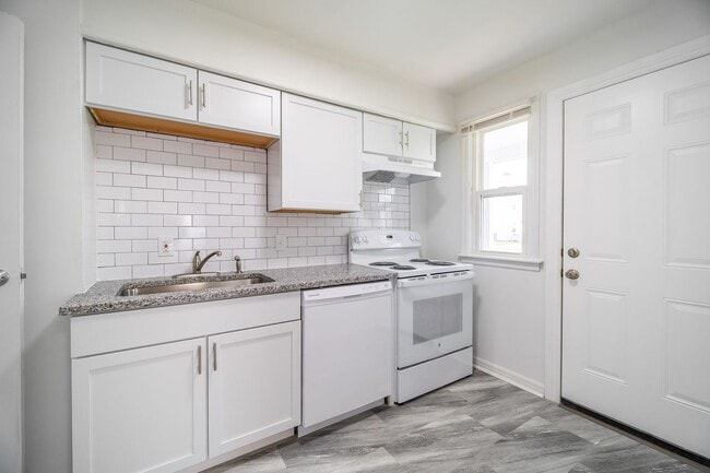 Building Photo - 2906-2912-2912 Ruhl Ave
