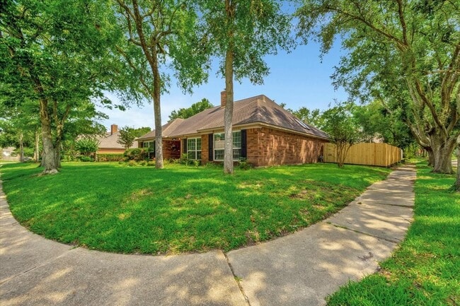 Building Photo - 15402 Willow Shores Dr