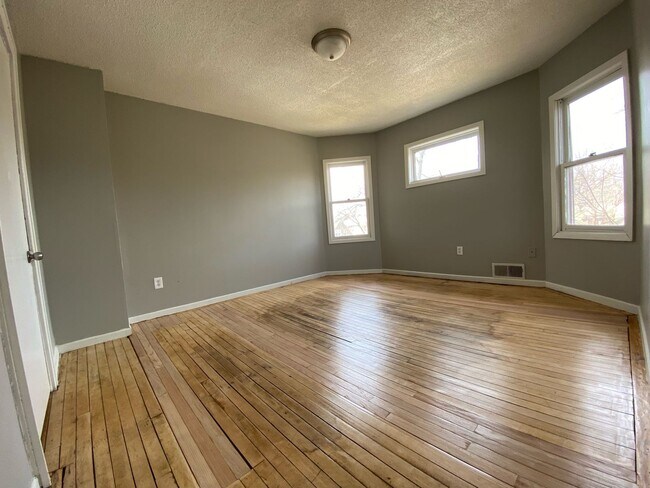 Foto del edificio - Beautiful 4 Bedroom 1.5 Bathroom Townhome in Minneapolis!