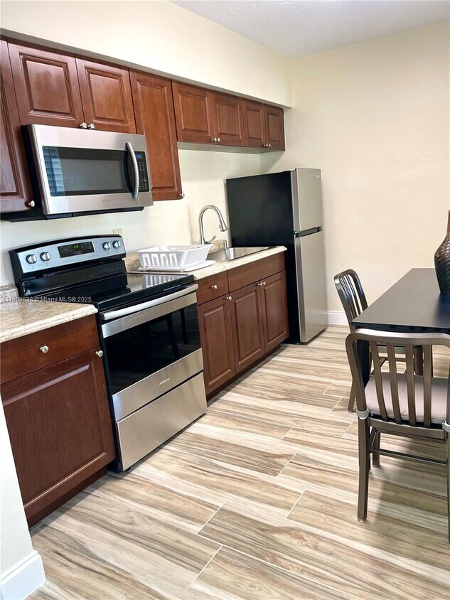 Foto principal - 326 Roosevelt St