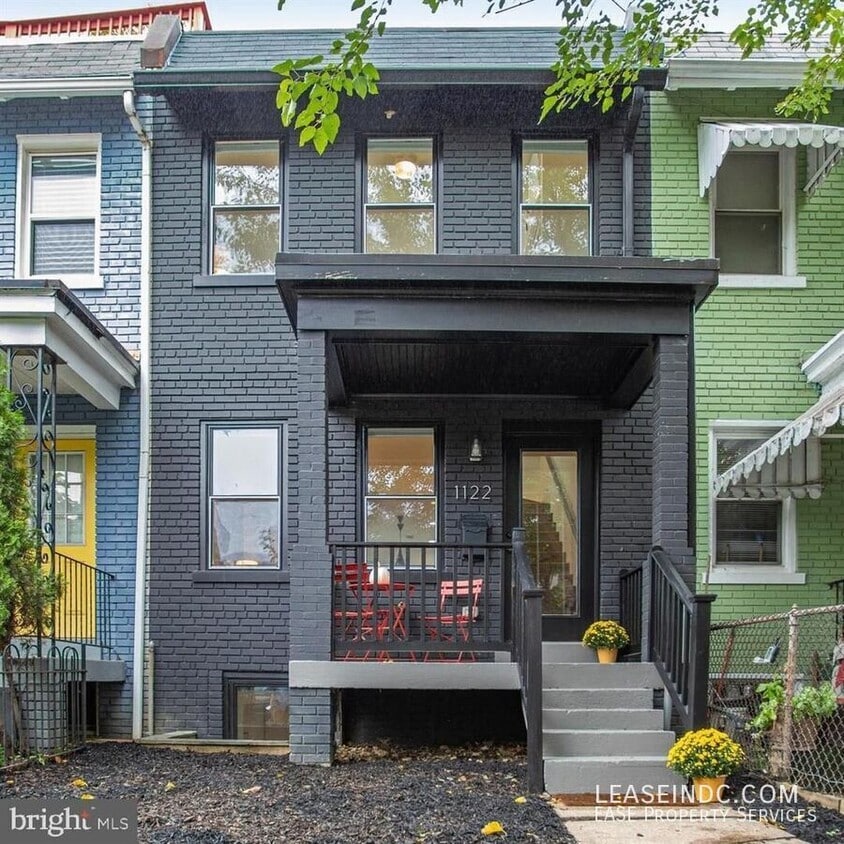 Primary Photo - 1122 Abbey Pl NE