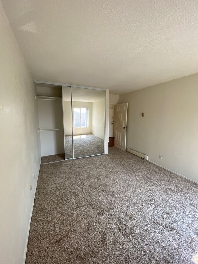 Foto del edificio - 1 Bed - 1 Bath Single Story Condo; 2nd floor unit in Pacific Beach