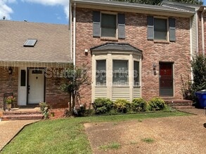 Building Photo - 206 Hillsboro Cir