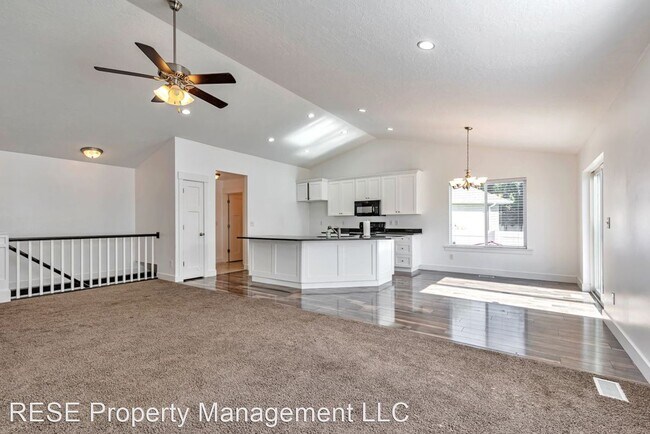 Foto del edificio - 6 br, 3 bath House - 153 N 150 W