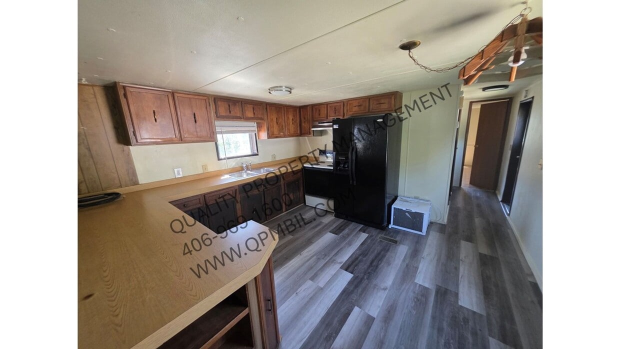 Primary Photo - 3955-3956 BLUEBIRD MOBILE CT
