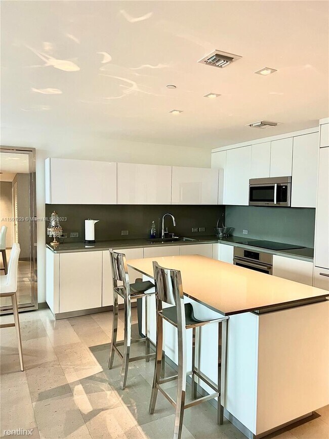 Foto del edificio - 2 br, 2 bath Condo - 68 SE 6th St Apt 2510