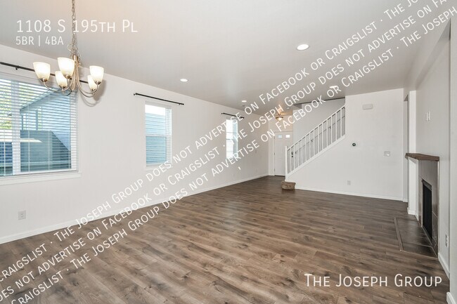 Foto del edificio - 1108 S 195th Pl