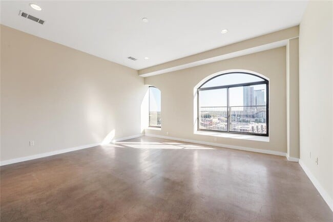 Building Photo - 507 Sabine St