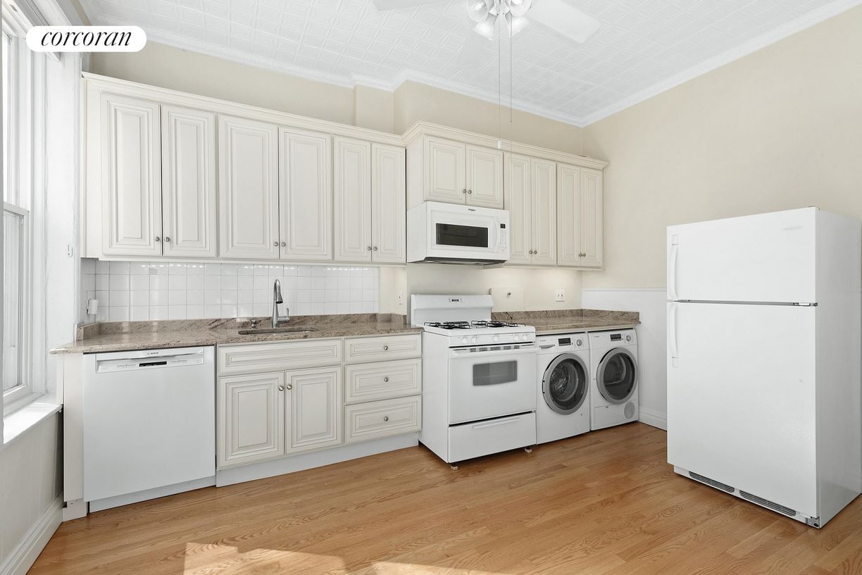 Primary Photo - 178 8th St