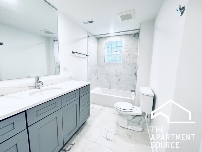 Building Photo - 901 W Agatite Ave