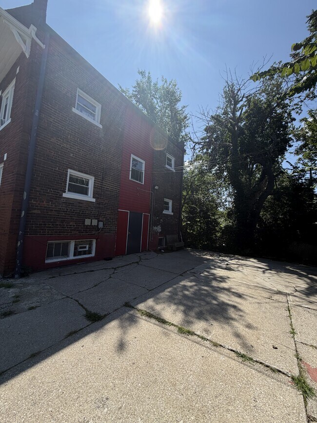Building Photo - 3412 E 147th St
