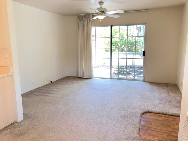 Building Photo - Crosspointe - 2 Bdrm/1 Bath Bottom Corner ...