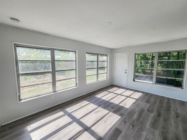 Foto del edificio - 995 Barclay Dr