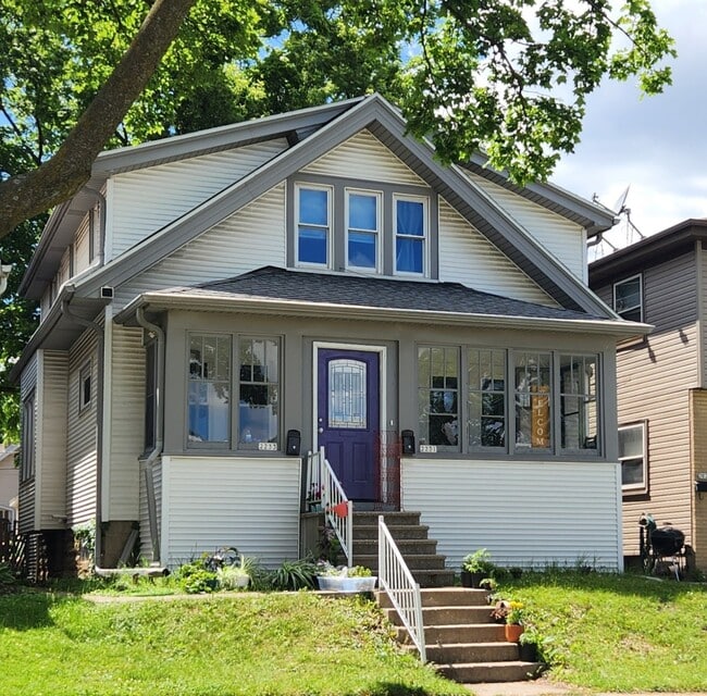 Building Photo - 2233 S 58th St