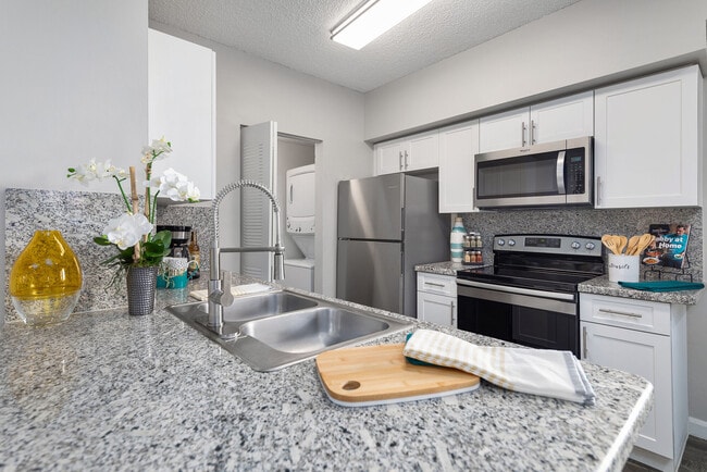 1BR, 1BA - 963SF - Kitchen - Nova Central Apartments
