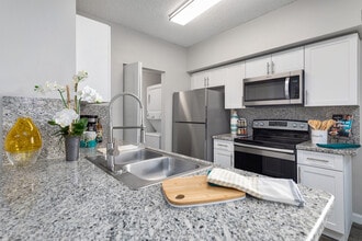 Interior Photo - Nova Central