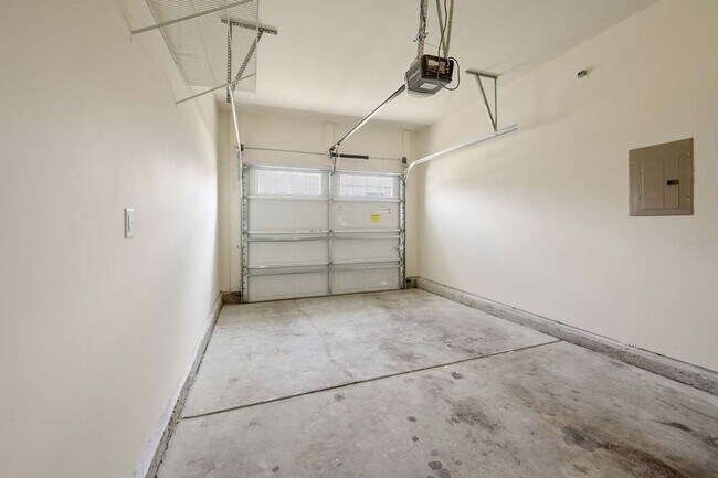 Foto del edificio - Roomy Townhome in RTP