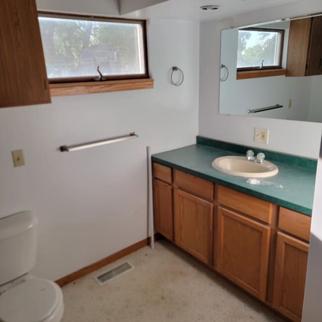 Building Photo - 205 Grape St