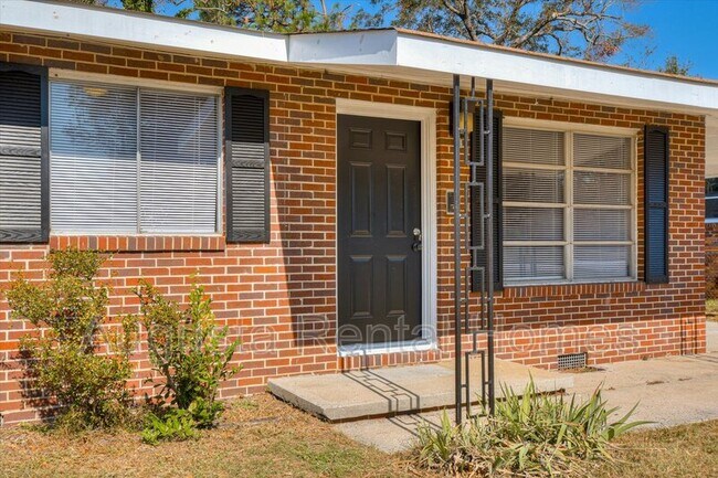 Building Photo - 1427 Ridgewood Dr
