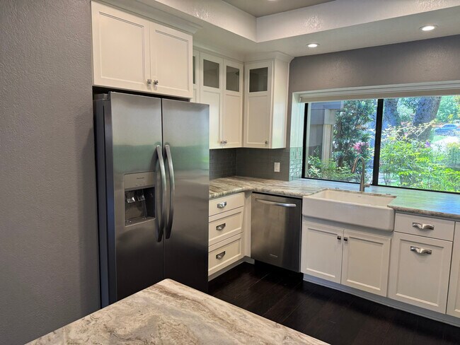 Foto del edificio - 1225 Red Dog Ln