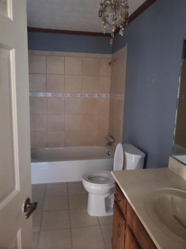 Building Photo - 1481 Stoneleigh Cir