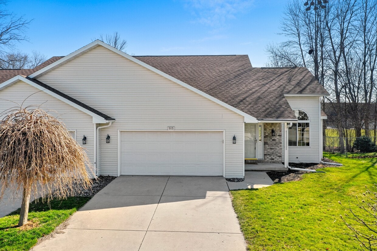 505 Mollies Way, De Pere, WI 54115 Townhome Rentals in De Pere WI